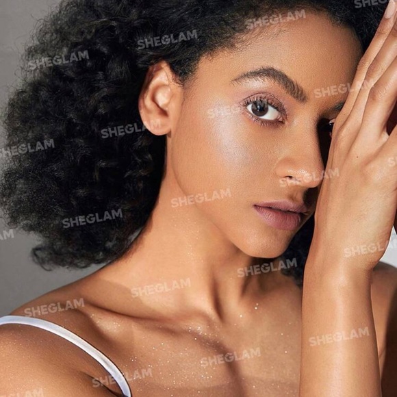 SHEGLAM Cosmic Crystal Mousse Highlighter - Moonbeam Powder Highlighter Shimmer - Picture 3 of 5